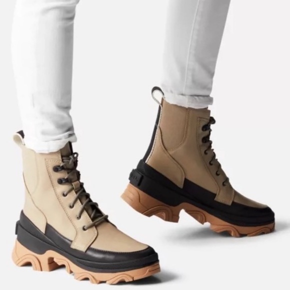 Sorel‎ Women's Brex Lug Sole Lace-Up Boots Sandy Tan Black 9 - Picture 1 of 10